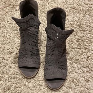 Women’s Steve Madden size 7 open toe ankle booties